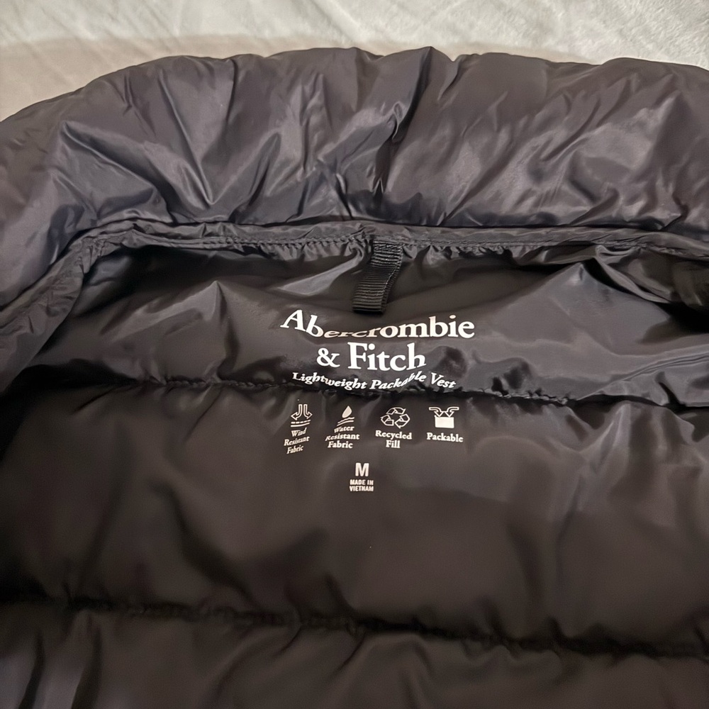 Lightweight Packable Vest - image 3